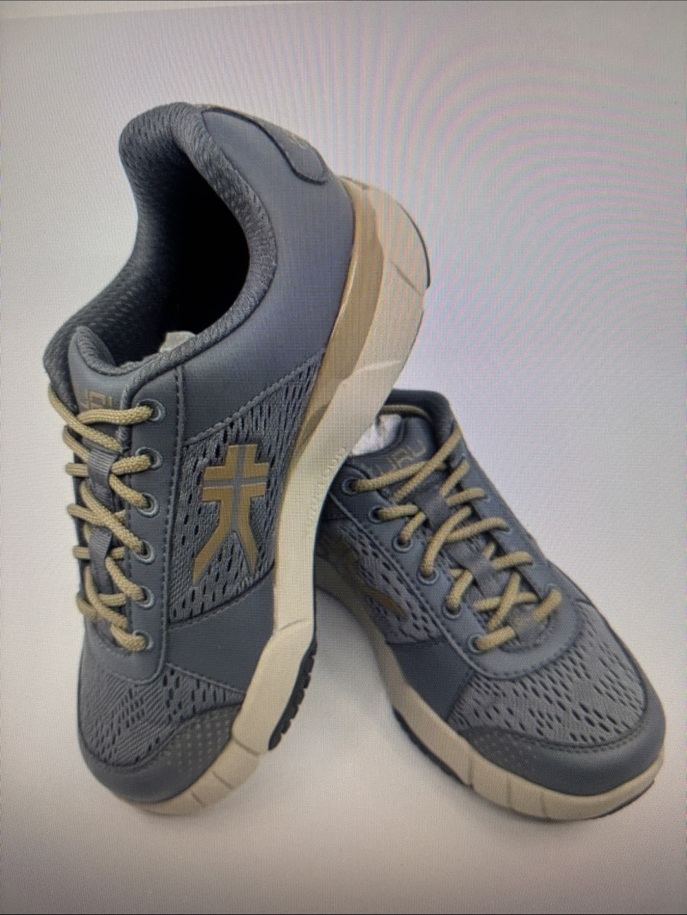 NWT Kuru Quantum 2.0 Walking Sneaker. Size 8 more like a 7.5